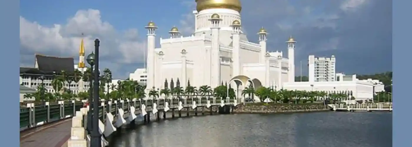 Omar-Ali-Saifuddien-Mosque-Bandar-Seri-Begawan-Brunei-1